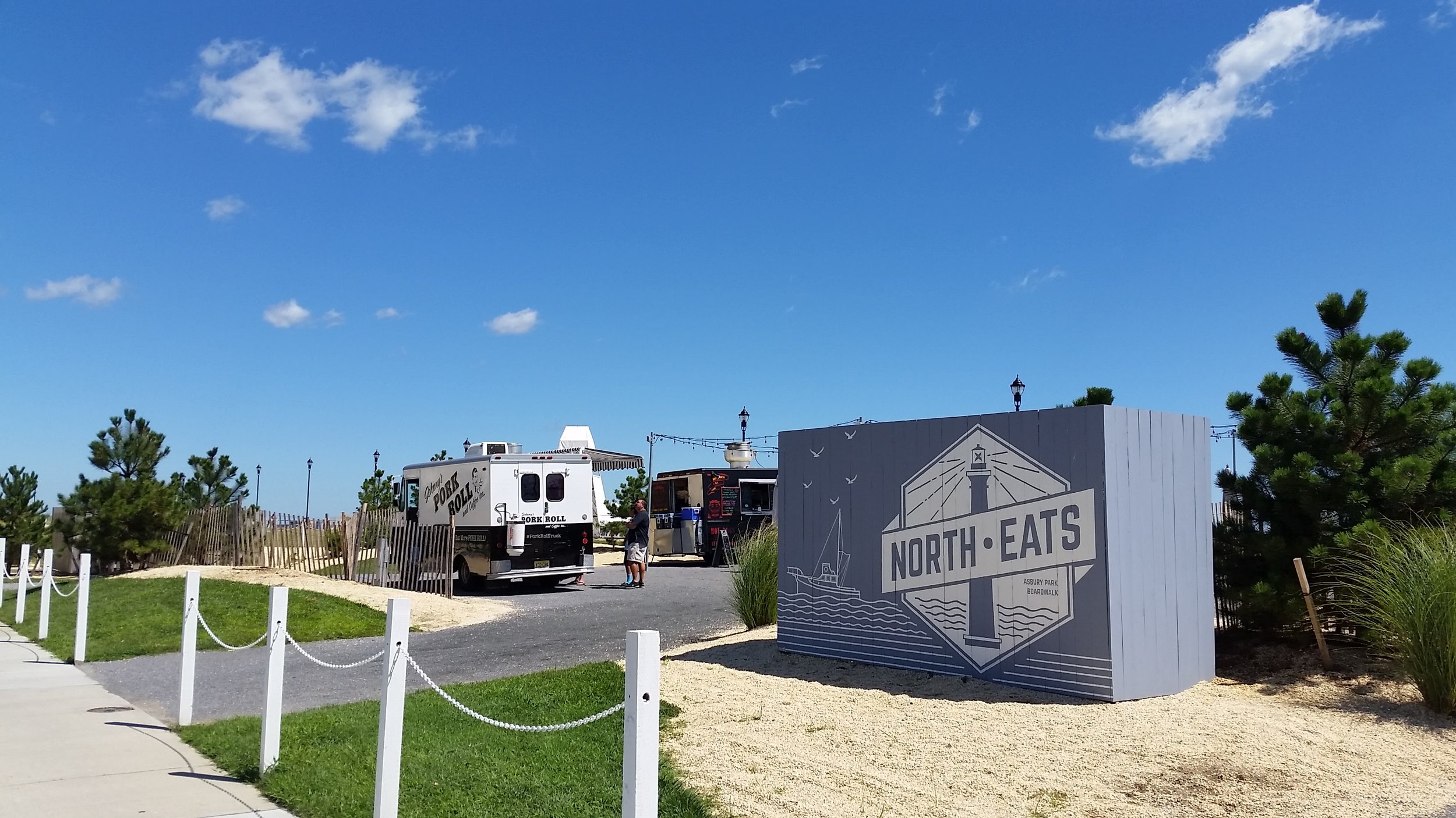 Food Trucks Roll in to North Eats!